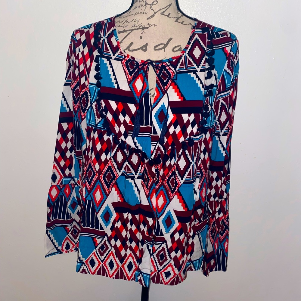 🔹NWOT Crown & Ivy Aztec Print Tassel Top🔹